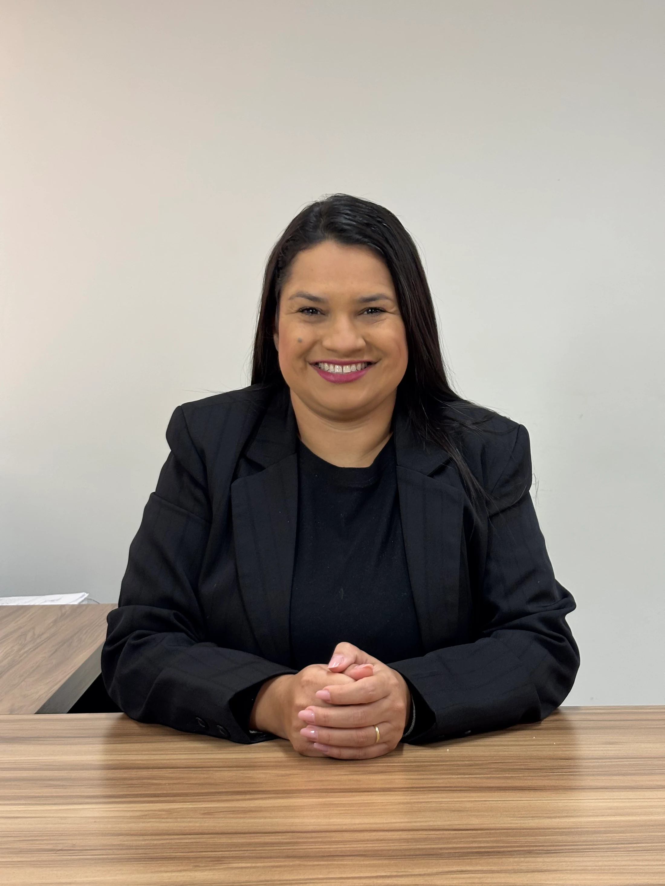 Profissional do Grupo COMMAND em ambiente de atendimento